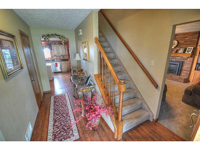 179 Cedar Ridge Drive Monaca, PA 15061 - Photo 3 of 24 Entry/Foyer.