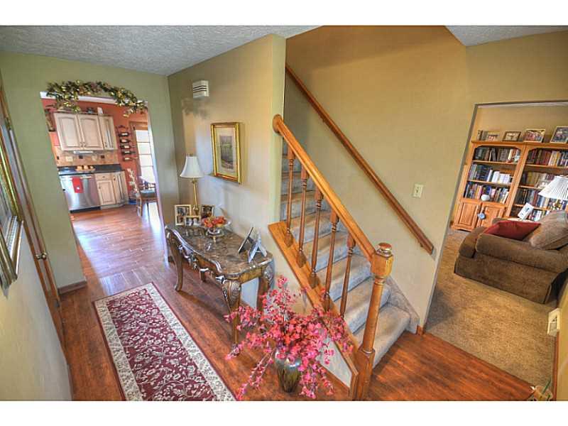 179 Cedar Ridge Drive Monaca, PA 15061 - Photo 4 of 24 Entry/Foyer.