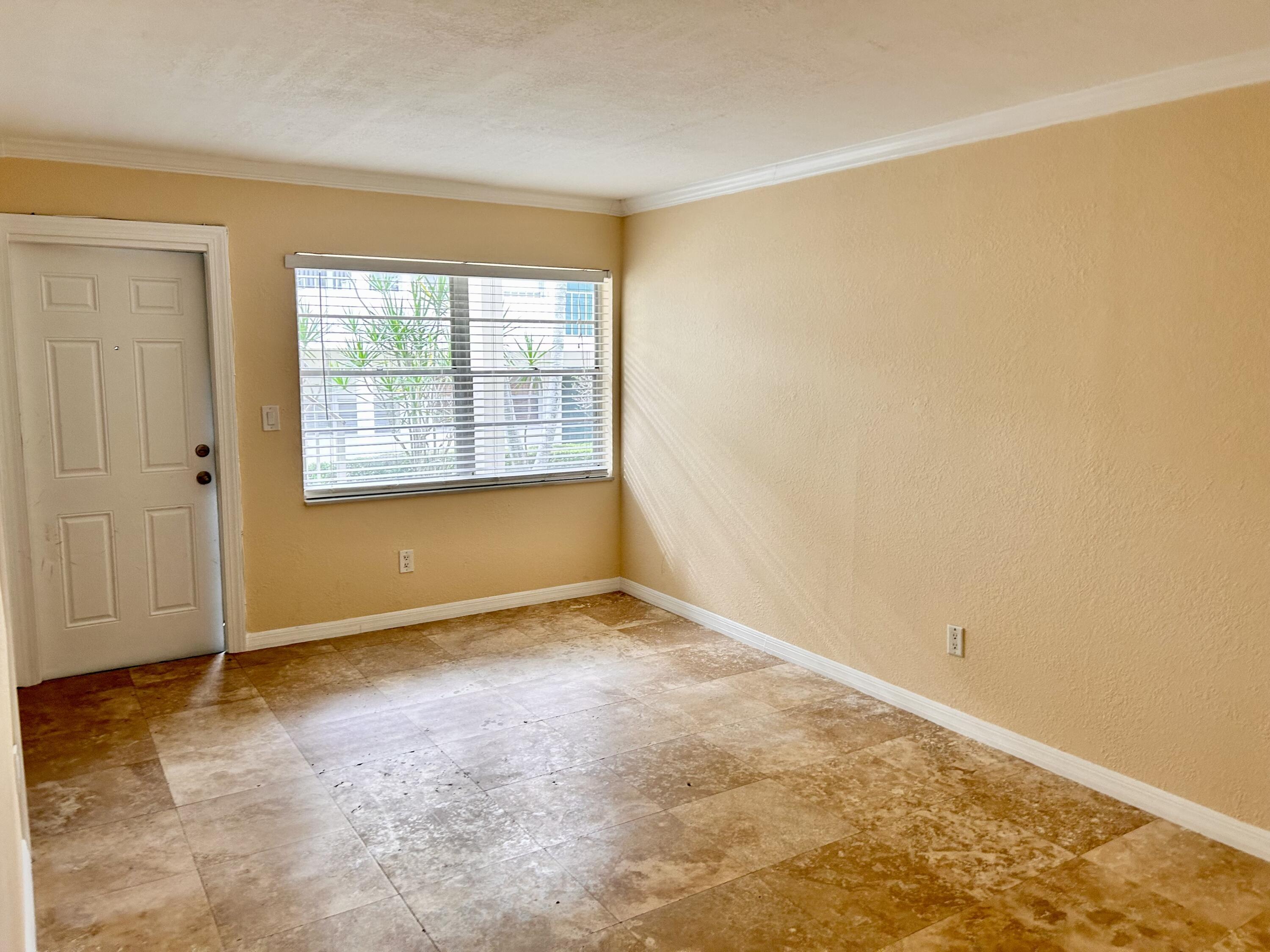 340 Northwest 19th Street, Unit 1050 Boca Raton, FL 33432 - Photo 2 of 11 Entry to Living room