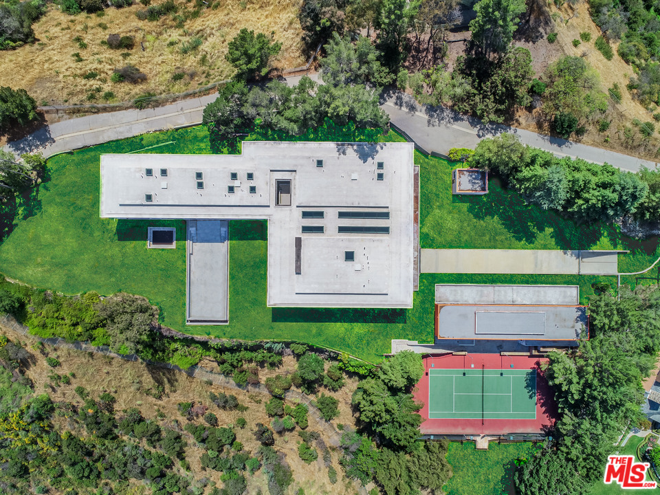 16 Beverly Park Beverly Hills, CA 90210 - Photo 18 of 20 a view of a house with a yard and garden