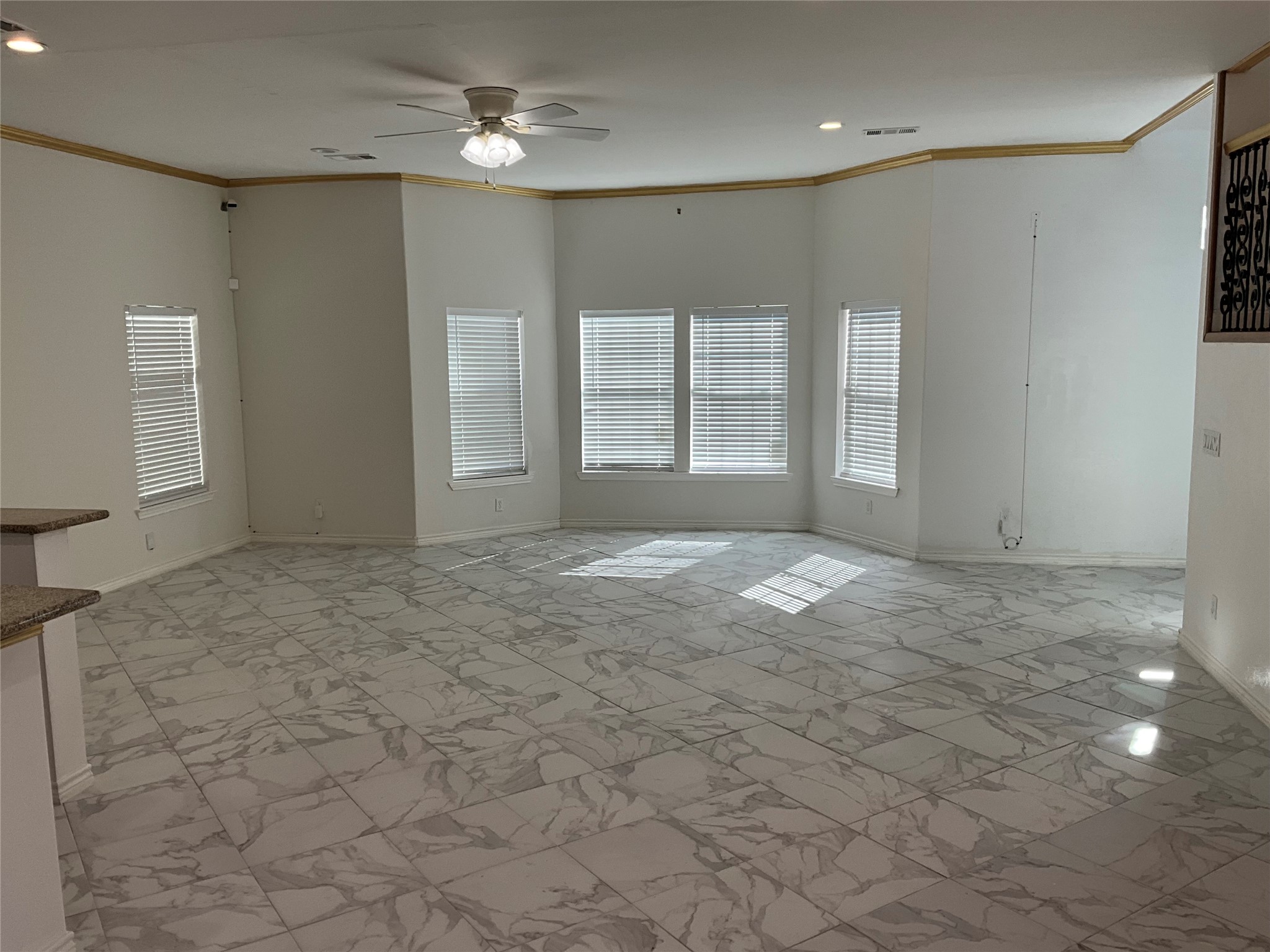 7834 Wolfield Lane Houston, TX 77071 - Photo 4 of 7 a view of empty room with window
