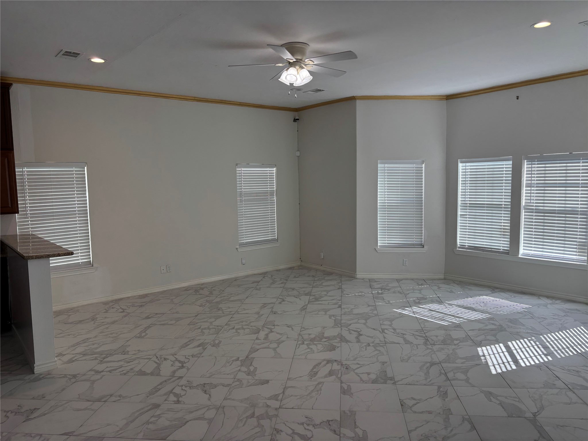 7834 Wolfield Lane Houston, TX 77071 - Photo 6 of 7 a view of an empty room with a window