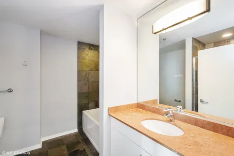 $387,500 | 123 South Green Street, Unit 1207B, Chicago, IL 60607