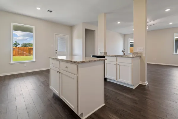 $2,180 | 15870 Berry Hl Drive, Conroe, TX 77303