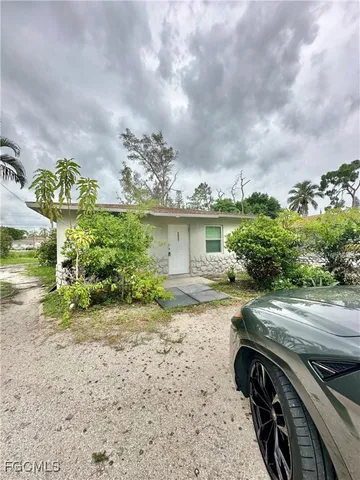 $1,250 | 5635 Fifth Avenue, Fort Myers, FL 33907