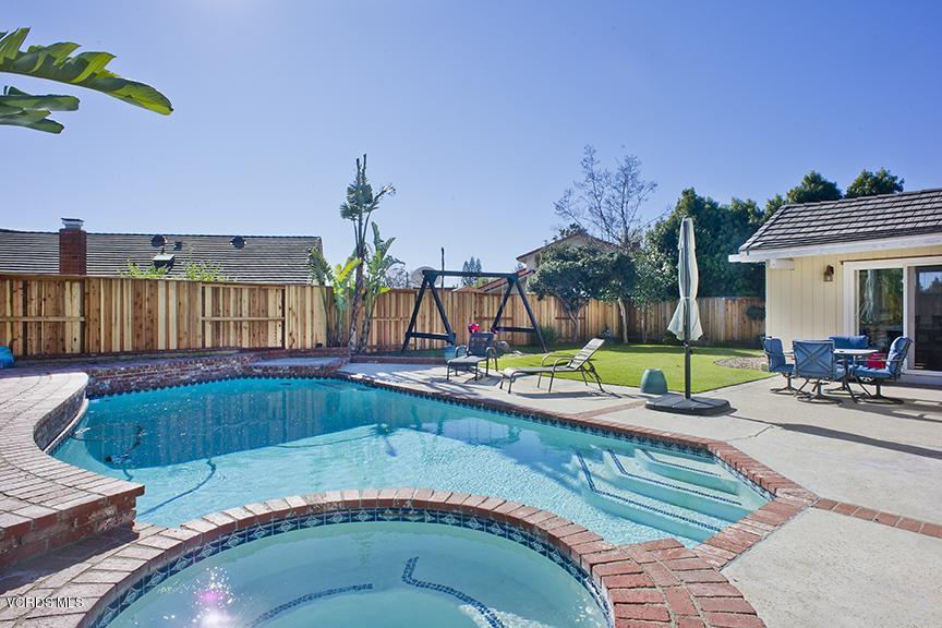 3560 Radcliffe Road Thousand Oaks, CA 91360 - Photo 2 of 26 a view of a swimming pool with a lounge chairs