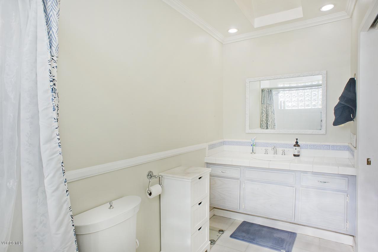 3560 Radcliffe Road Thousand Oaks, CA 91360 - Photo 15 of 26 a bathroom with a sink a toilet and a mirror