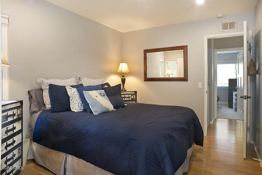 3560 Radcliffe Road Thousand Oaks, CA 91360 - Photo 17 of 26 a large bed in a bedroom next to a window