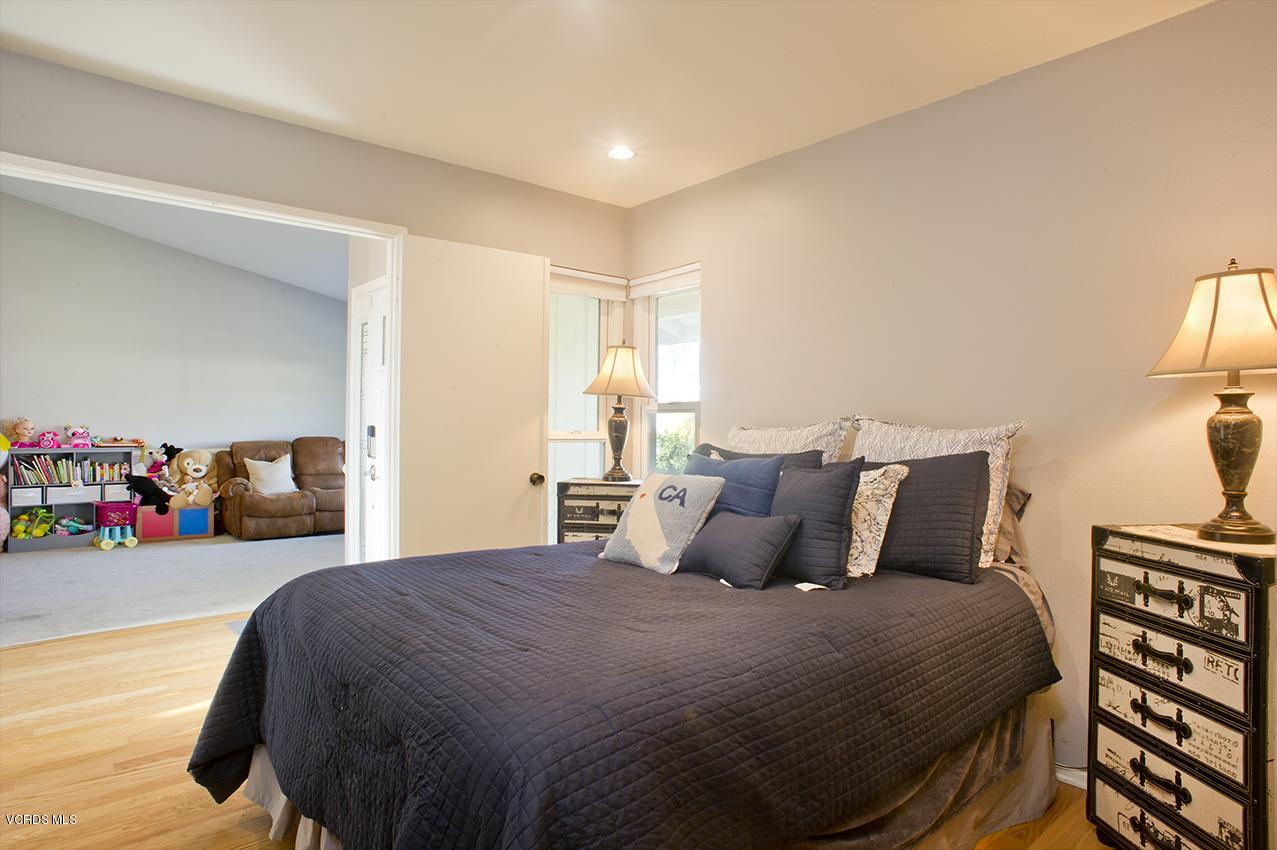 3560 Radcliffe Road Thousand Oaks, CA 91360 - Photo 18 of 26 a bedroom with a bed and a lamp on table