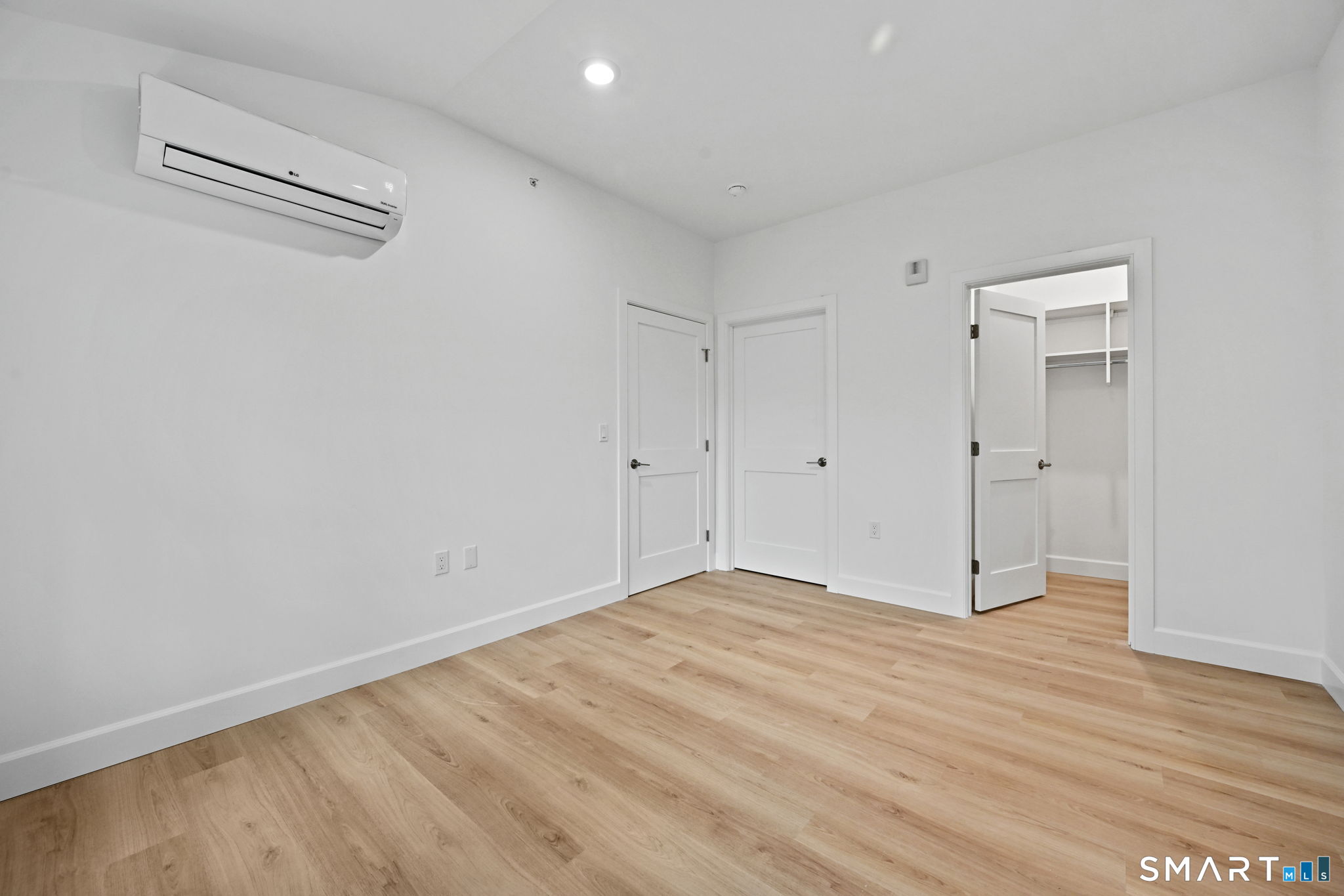 131 Beach Road, Unit 202 Fairfield, CT 06824 - Photo 27 of 32 a view of an empty room