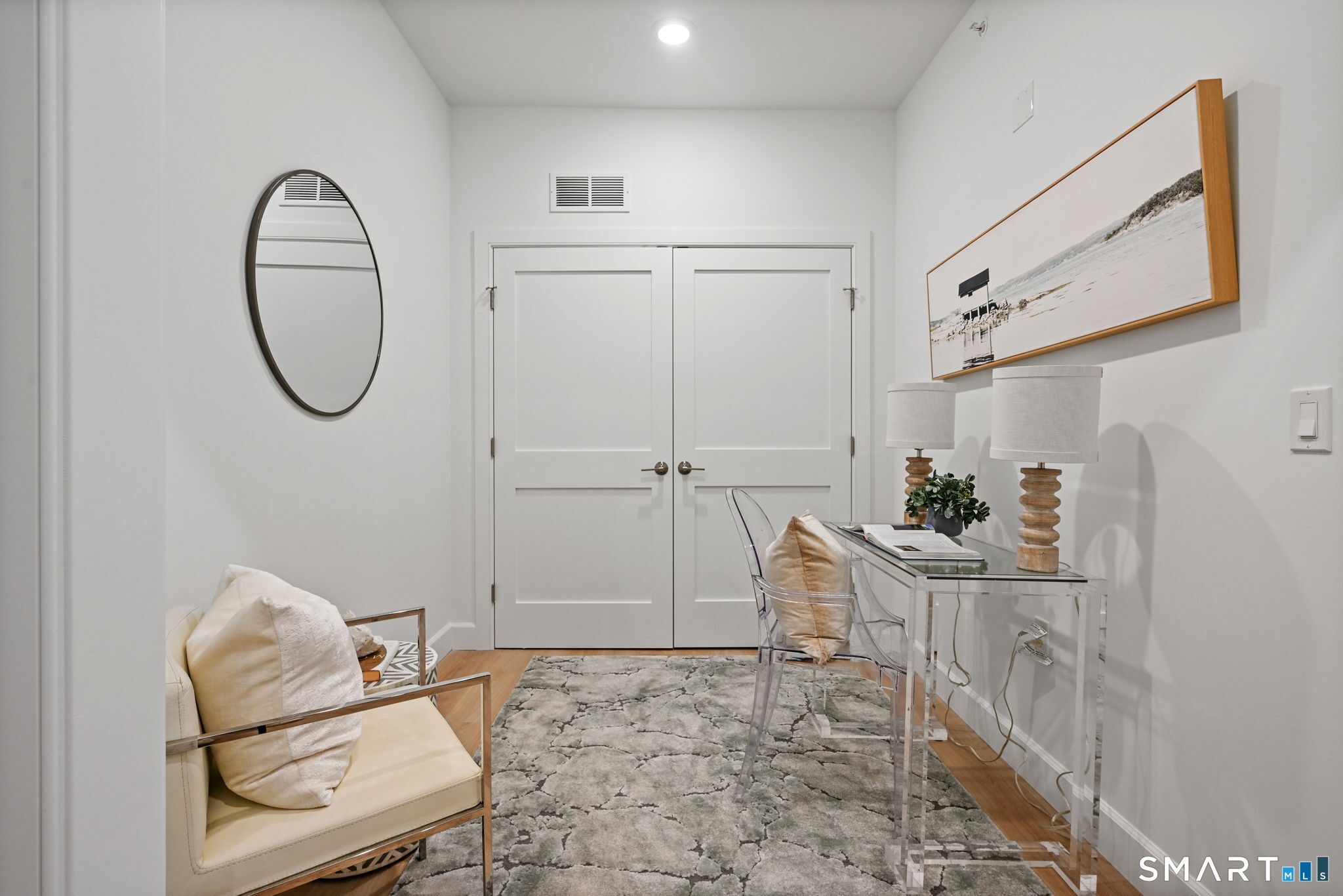 131 Beach Road, Unit 202 Fairfield, CT 06824 - Photo 5 of 32 a living room with furniture