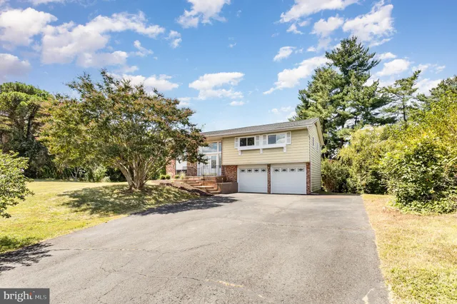 a view of a house with a yard and garage
