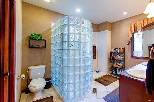 $1,295,000 | 136 Tulip Lane, Bremen, IN 46506