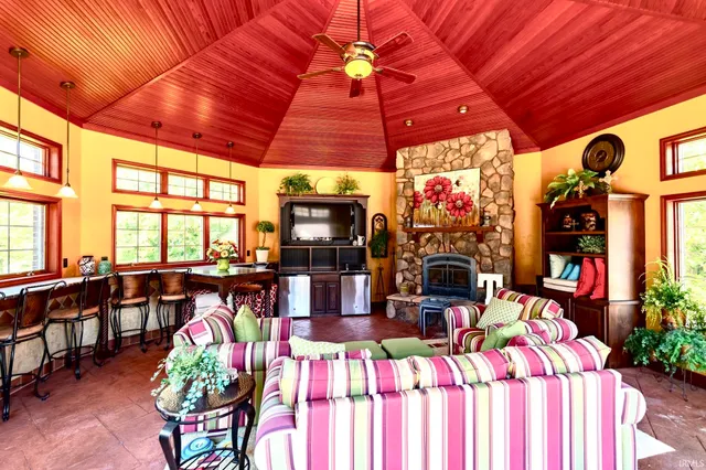 $1,295,000 | 136 Tulip Lane, Bremen, IN 46506