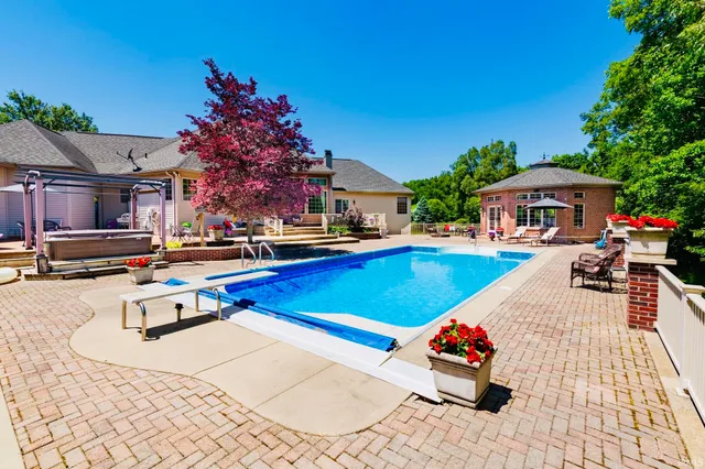 $1,295,000 | 136 Tulip Lane, Bremen, IN 46506