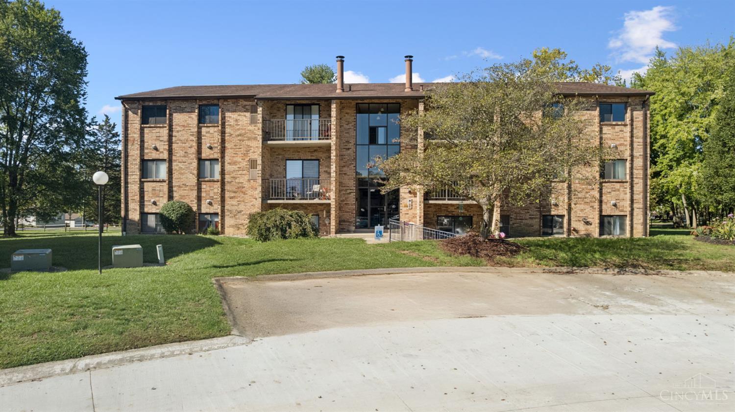 539 Davis Road, Unit 8 Cincinnati, OH 45255 - Photo 1 of 35 Gallery Image 1