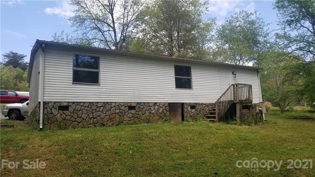 3310 Falcon Ridge Road Maiden, NC 28650 - Photo 2 of 12 a backyard of a house with table and chairs