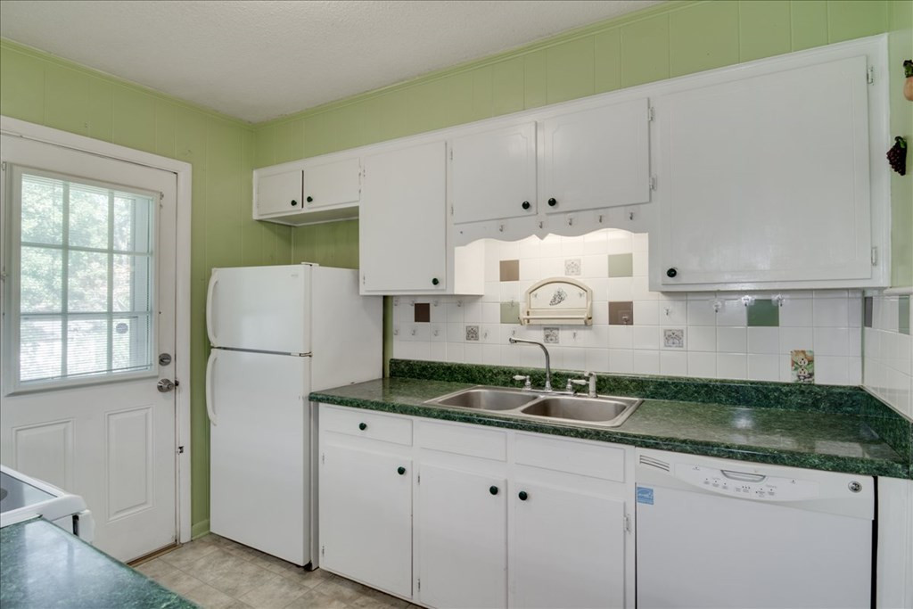 1413 Ridgewood Drive Augusta, GA 30909 - Photo 9 of 25