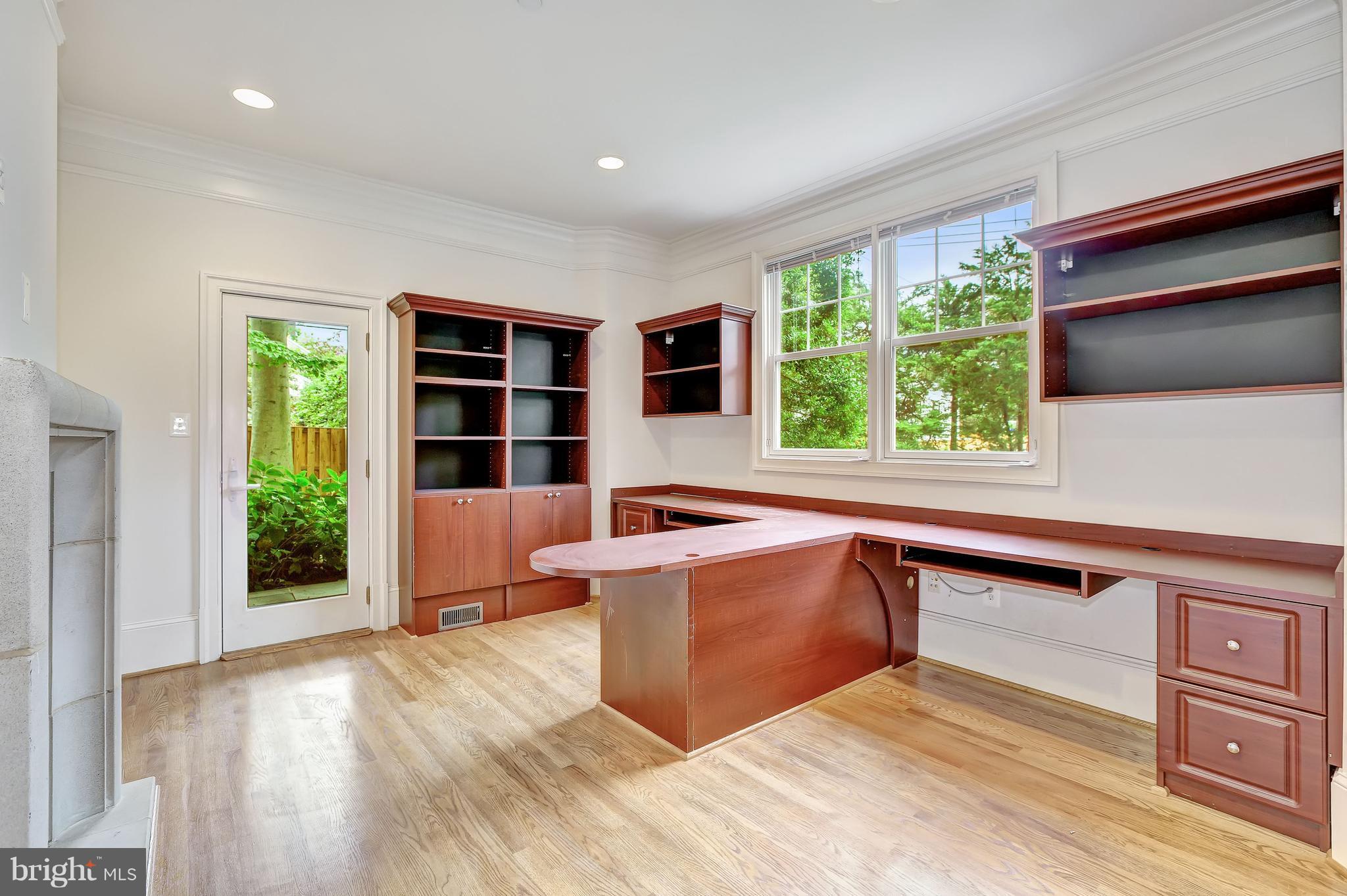 5922 Walhonding Road Bethesda, MD 20816 - Photo 11 of 28 Office/Library