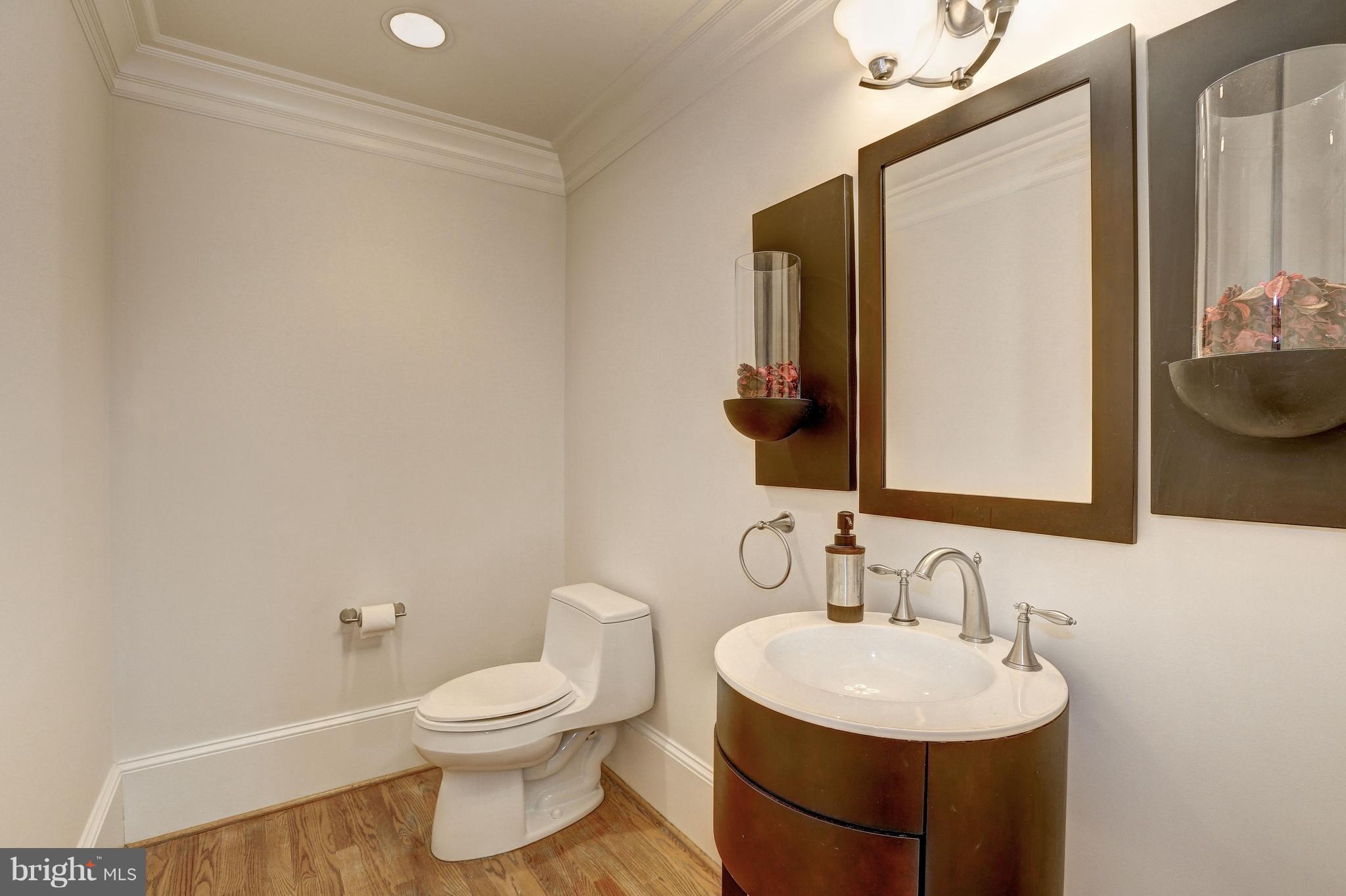 5922 Walhonding Road Bethesda, MD 20816 - Photo 12 of 28 Powder Room