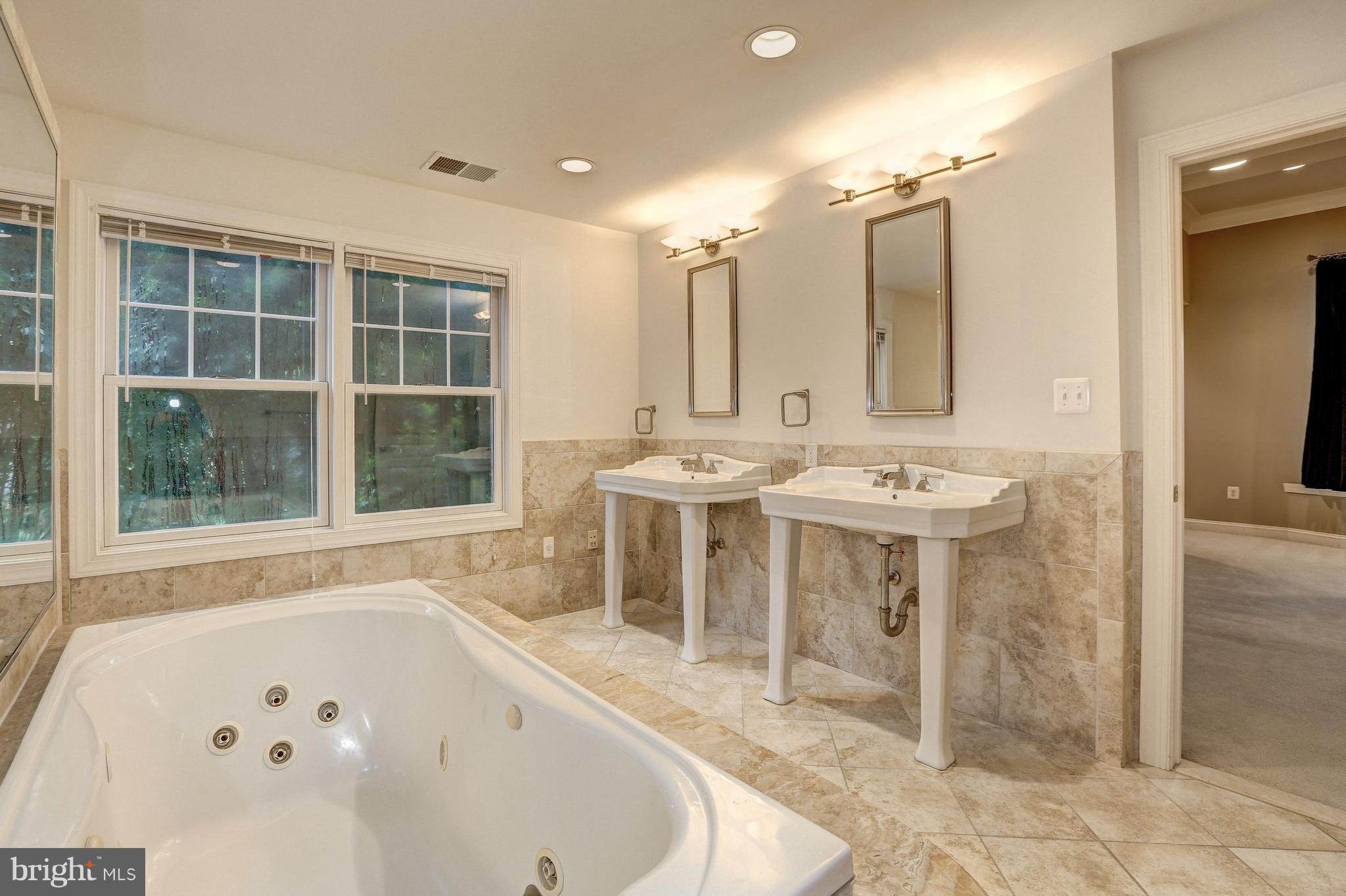 5922 Walhonding Road Bethesda, MD 20816 - Photo 15 of 28 Bath (Master)