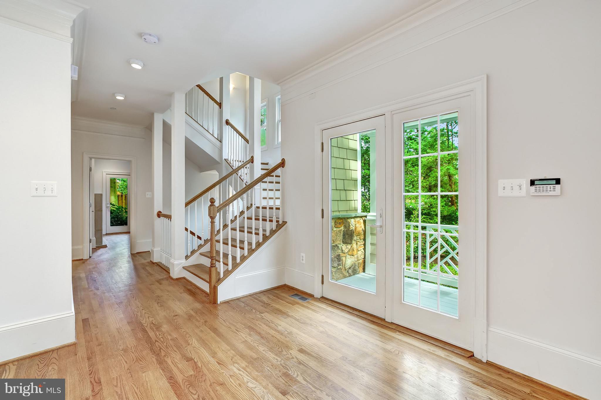 5922 Walhonding Road Bethesda, MD 20816 - Photo 4 of 28 Foyer