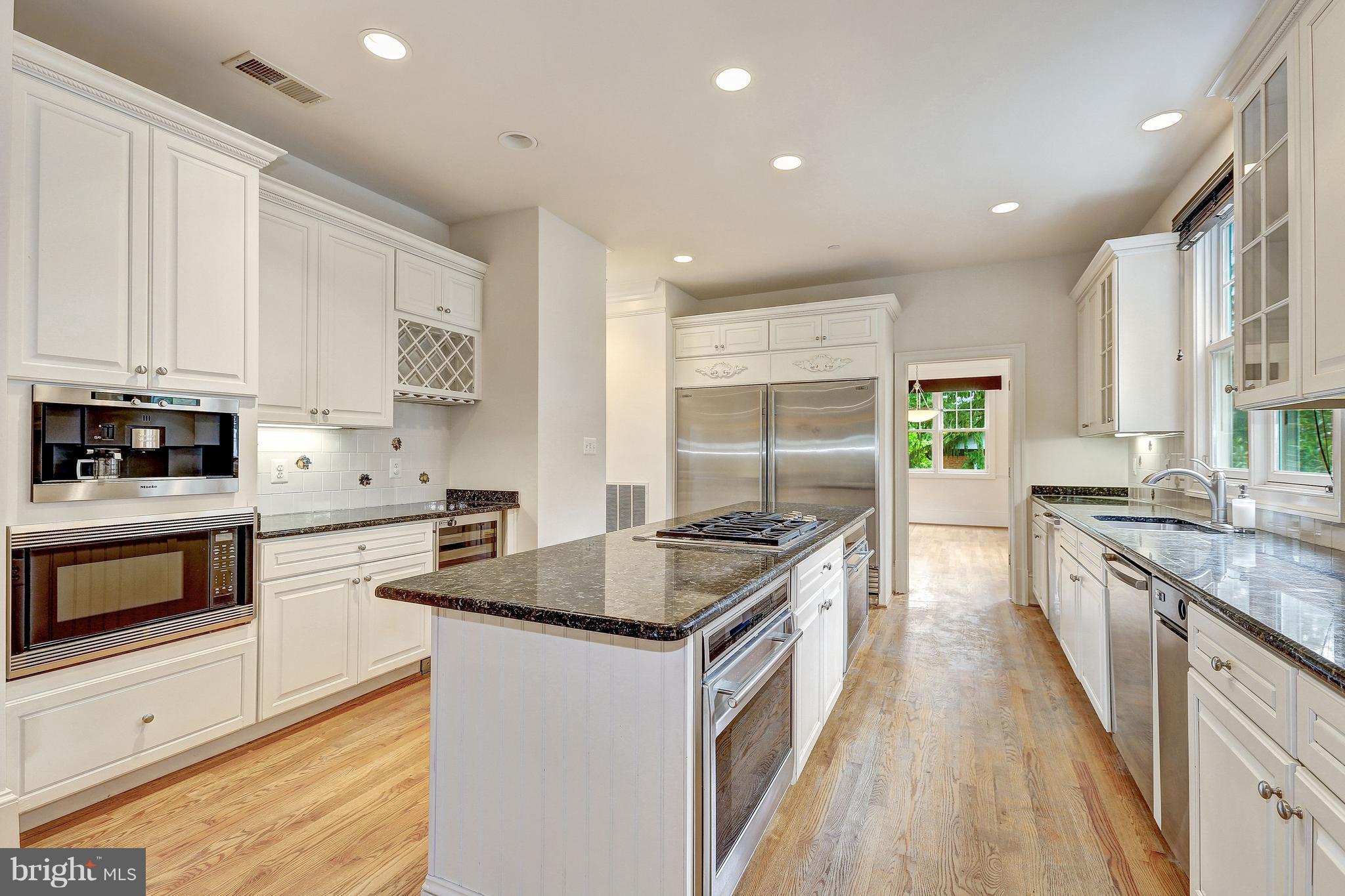 5922 Walhonding Road Bethesda, MD 20816 - Photo 8 of 28 Kitchen