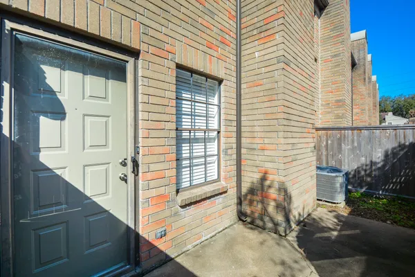 $175,000 | 9850 Pagewood Lane, Unit 1806, Houston, TX 77063