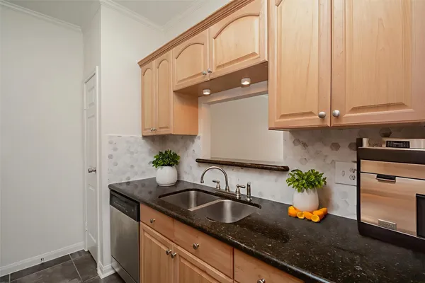 $175,000 | 9850 Pagewood Lane, Unit 1806, Houston, TX 77063