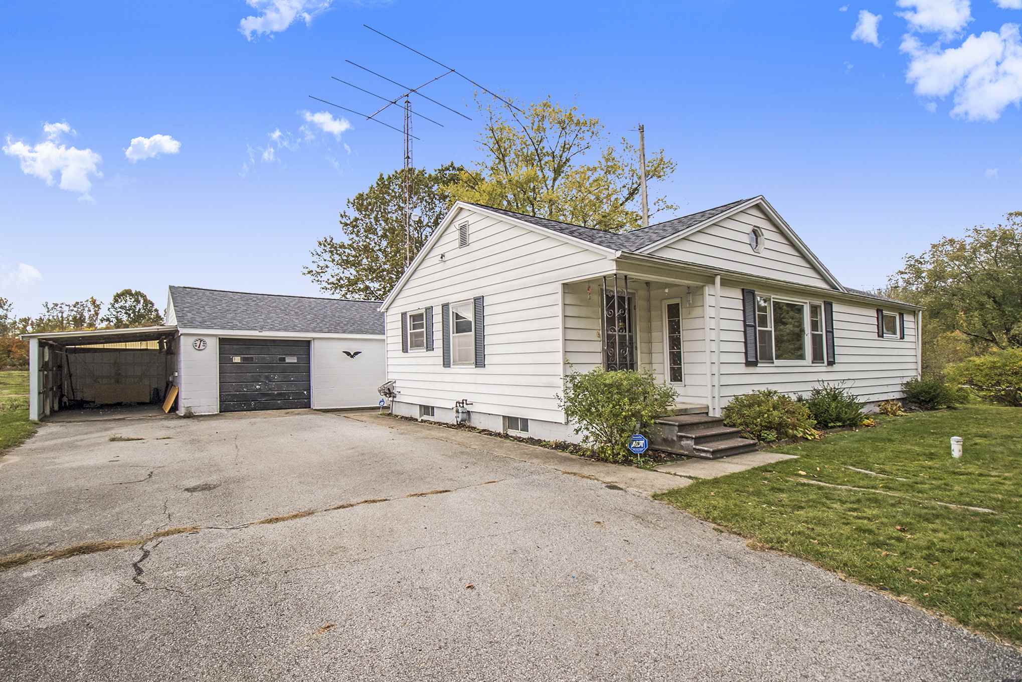 21400 Roosevelt Road South Bend, IN 46614 - Photo 2 of 19