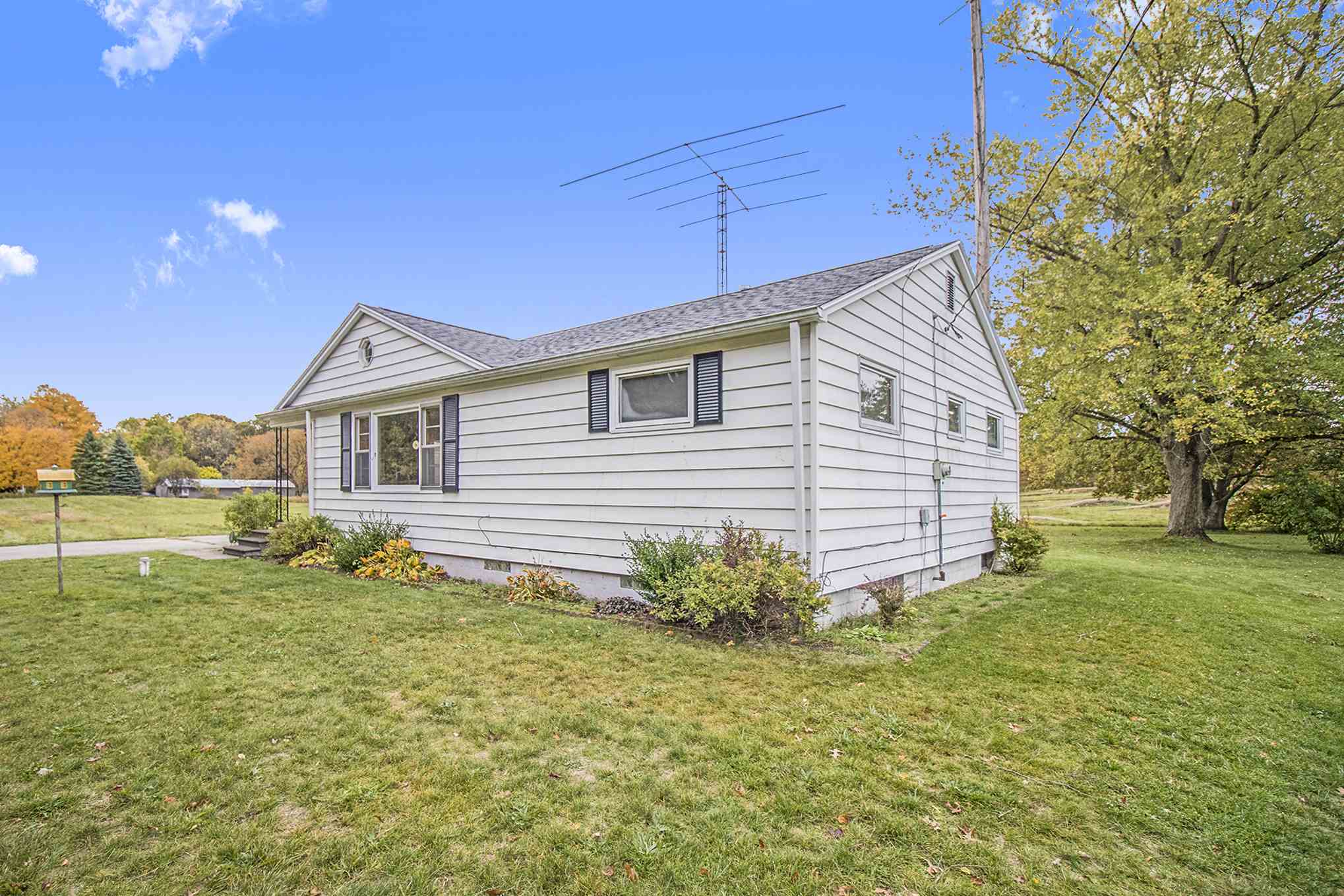 21400 Roosevelt Road South Bend, IN 46614 - Photo 3 of 19