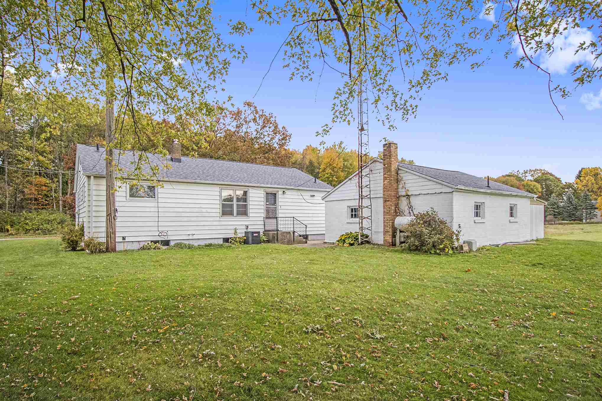 21400 Roosevelt Road South Bend, IN 46614 - Photo 4 of 19