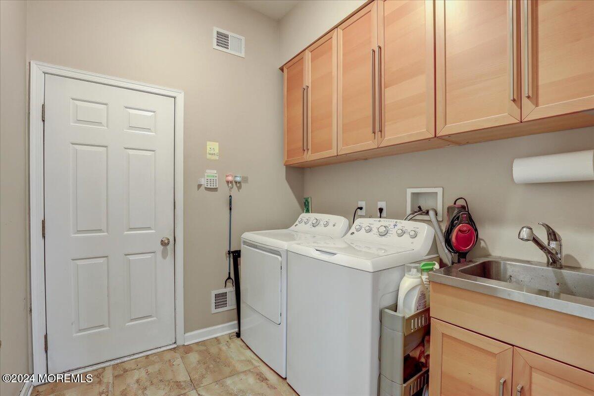 5 Exeter Drive Freehold, NJ 07728 - Photo 30 of 59 30-Laundry