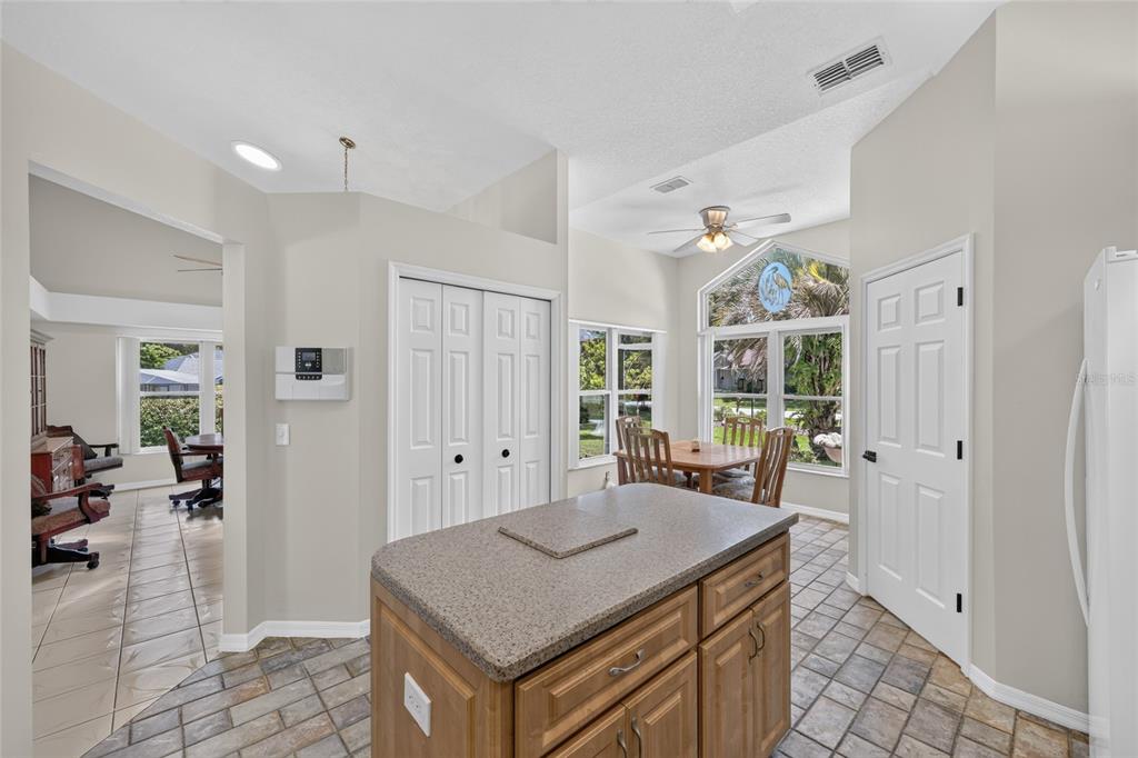 19025 Southwest 98th Loop Dunnellon, FL 34432 - Photo 22 of 80 a kitchen that has a table and chairs in it