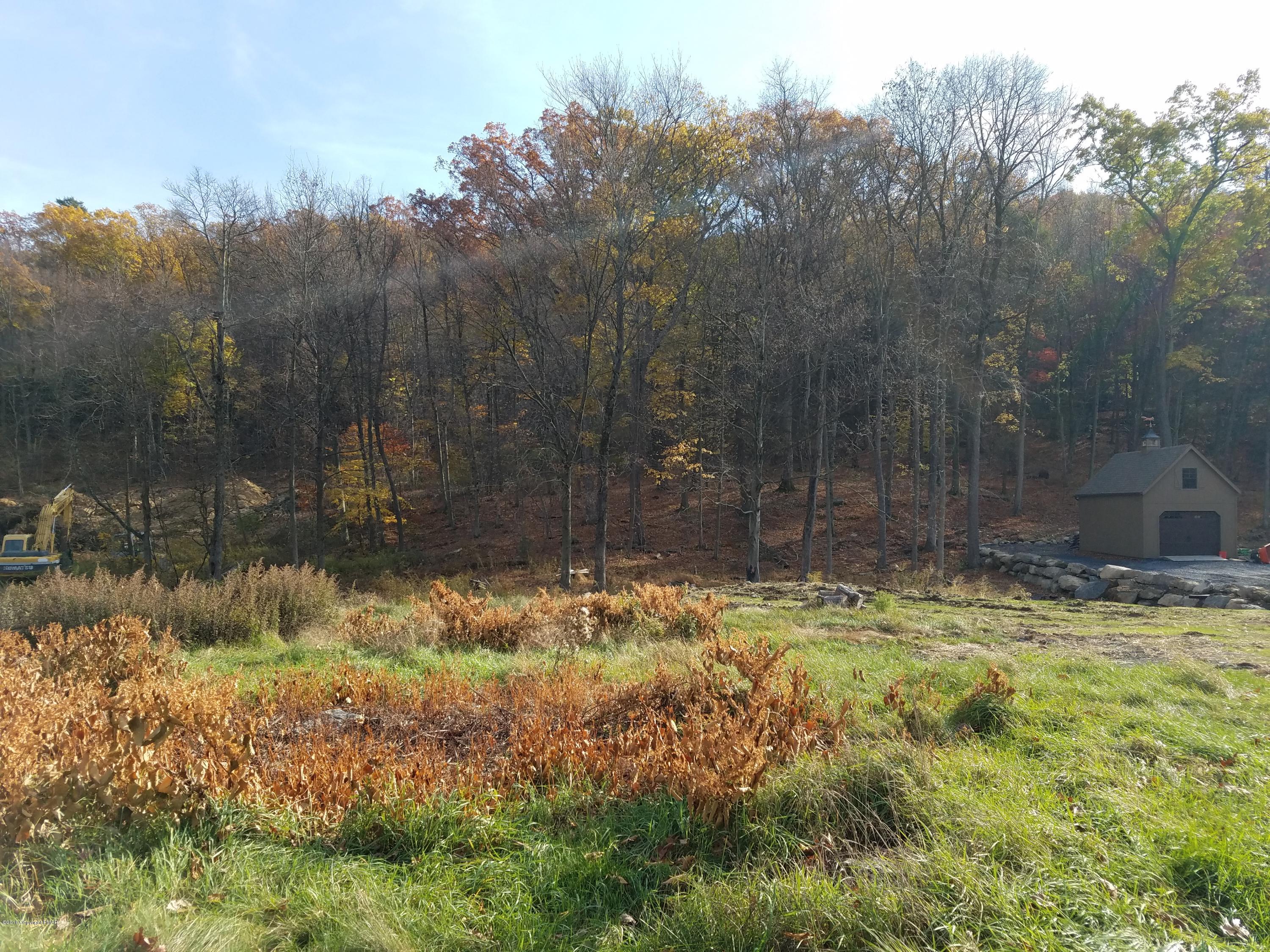 39 Godfrey's Gate Road Stroudsburg, PA 18360 - Photo 3 of 11 20161102_143159