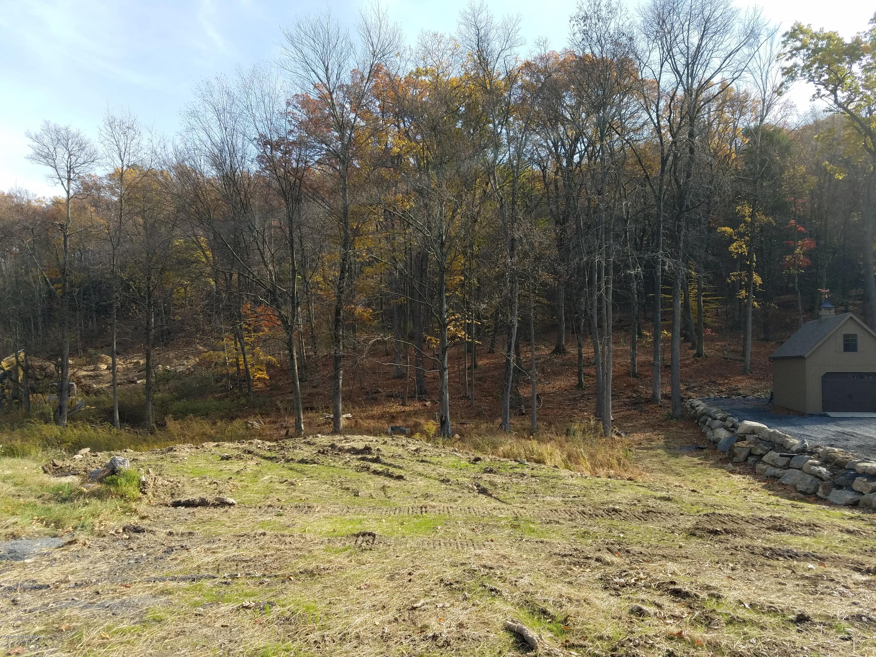 39 Godfrey's Gate Road Stroudsburg, PA 18360 - Photo 7 of 11 20161102_143252