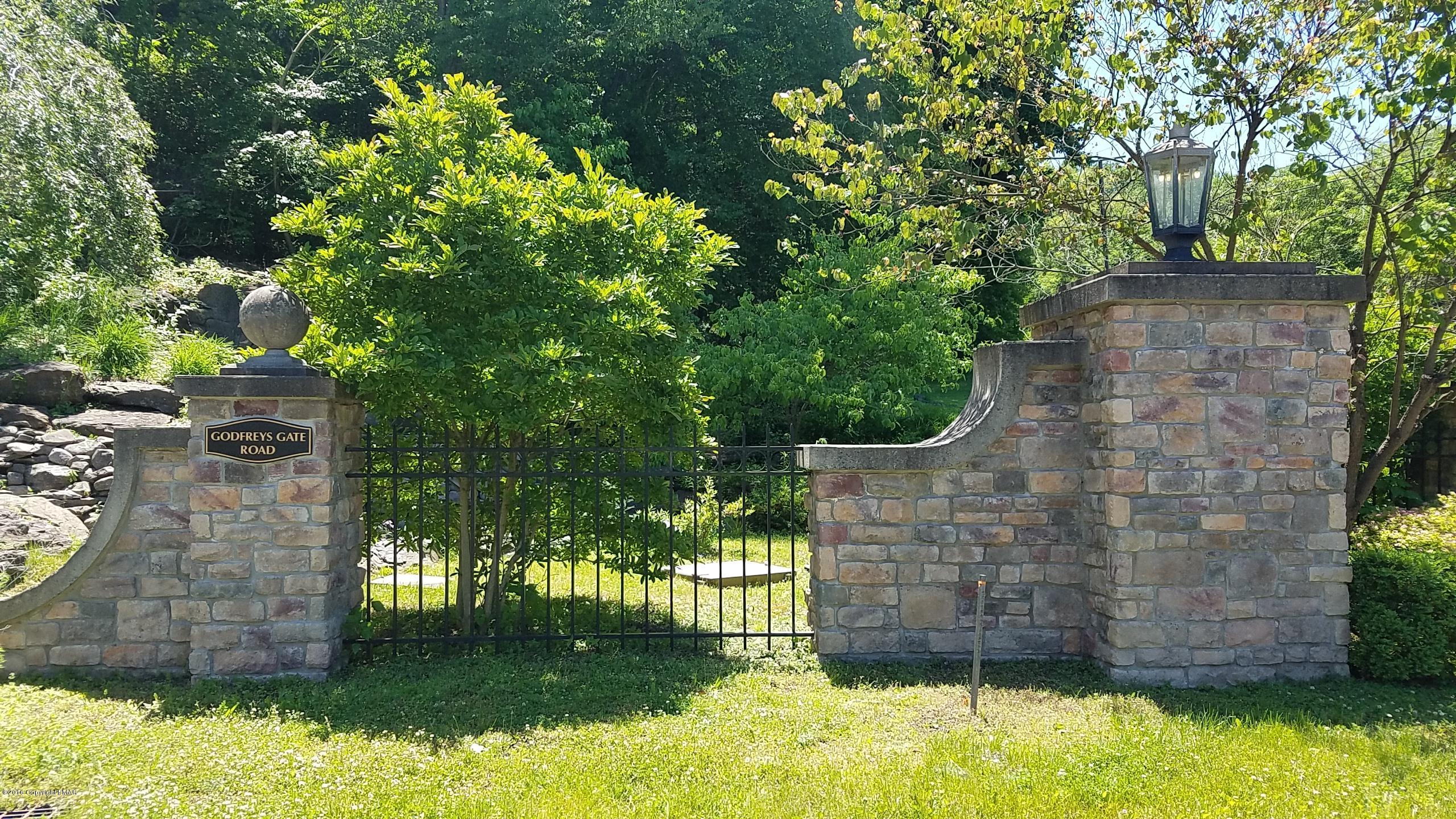 39 Godfrey's Gate Road Stroudsburg, PA 18360 - Photo 8 of 11 20160612_134112