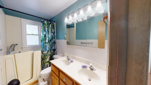 $189,000 | 1606 Frank Hall Drive, Albert Lea, MN 56007