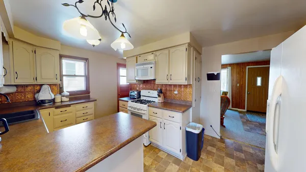 $189,000 | 1606 Frank Hall Drive, Albert Lea, MN 56007