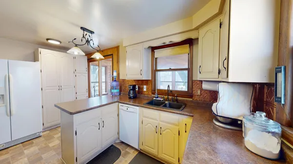 $189,000 | 1606 Frank Hall Drive, Albert Lea, MN 56007