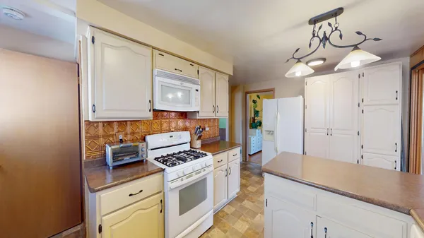 $189,000 | 1606 Frank Hall Drive, Albert Lea, MN 56007