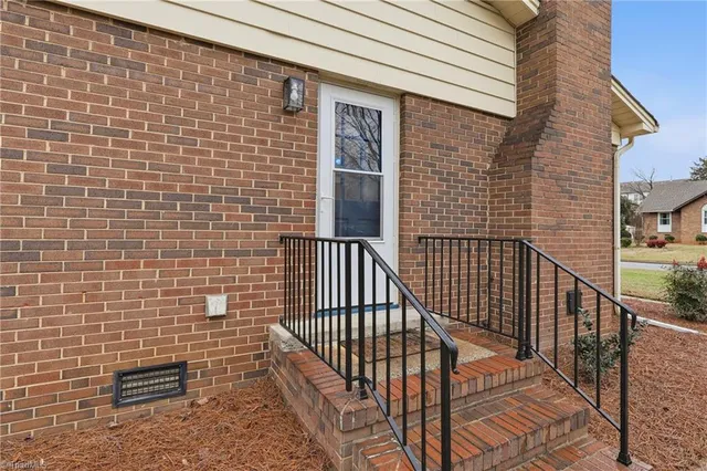 $369,900 | 4809 Tara Drive, Greensboro, NC 27410