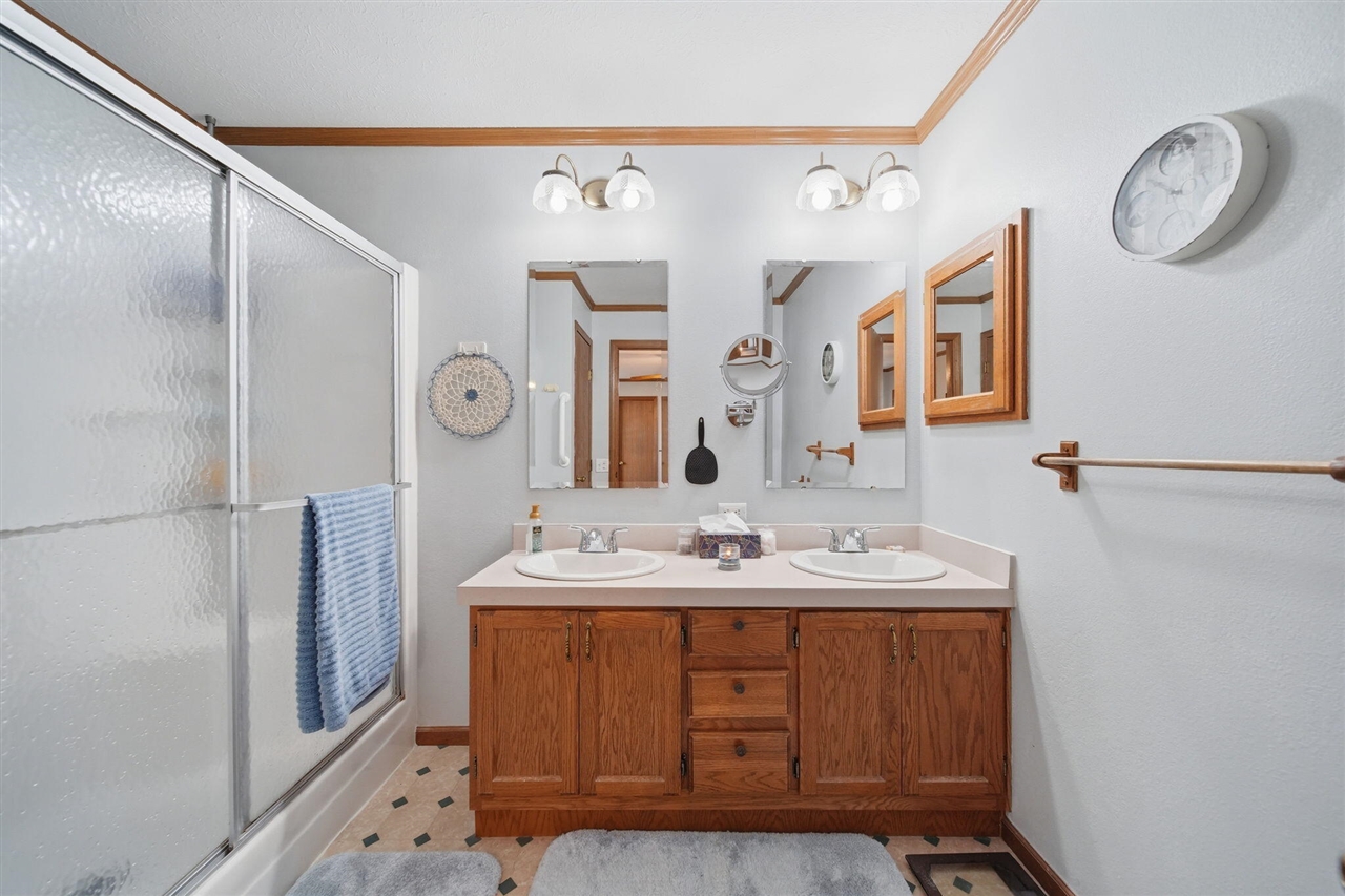 448 Raisin River Drive Adrian, MI 49221 - Photo 21 of 38