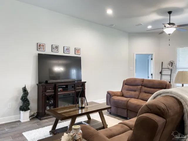 $2,200 | 12381 Another Way, Pensacola, FL 32506