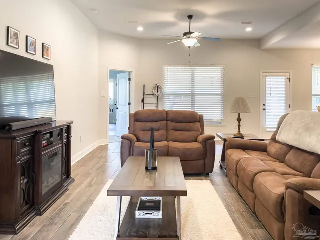 $2,200 | 12381 Another Way, Pensacola, FL 32506