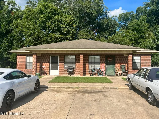 $660,000 | 412 East Hays Street, Hollandale, MS 38748