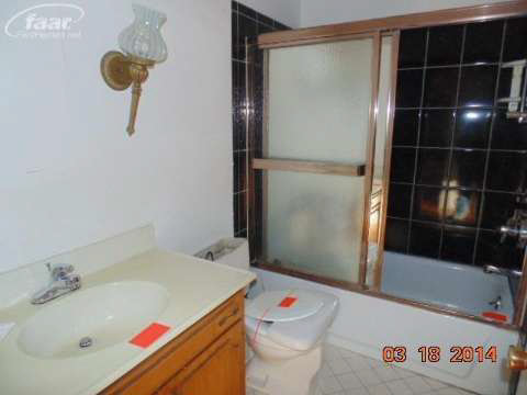 1417 North Dye Road Flint, MI 48532 - Photo 9 of 12 20396134-8.JPG