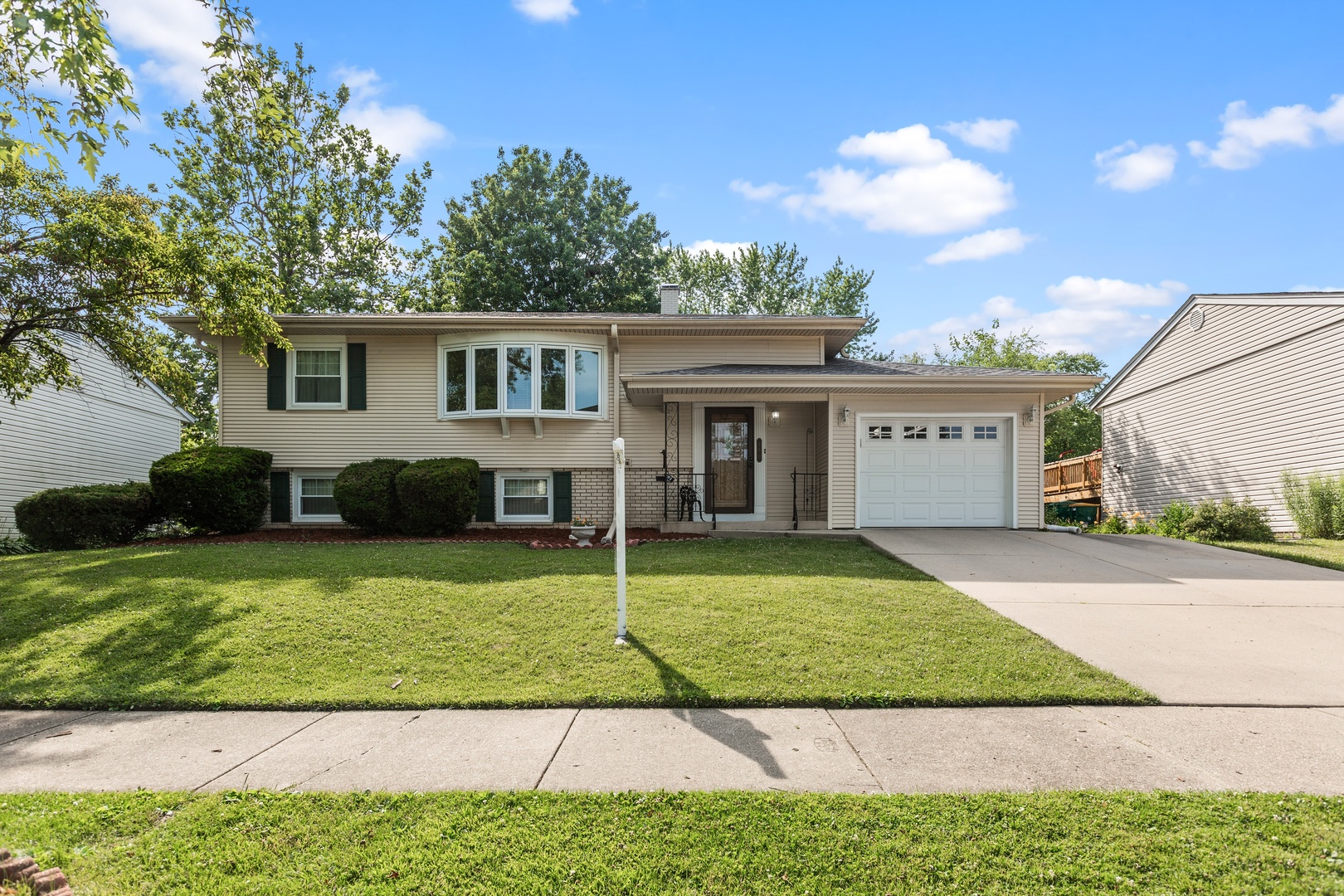 550 Weidner Road Buffalo Grove, IL 60089 - Photo 2 of 16