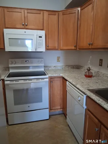 $159,900 | 75 Washington Avenue, Unit 2402, Hamden, CT 06518