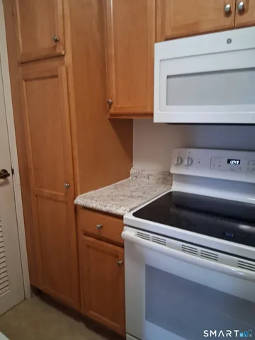 $159,900 | 75 Washington Avenue, Unit 2402, Hamden, CT 06518